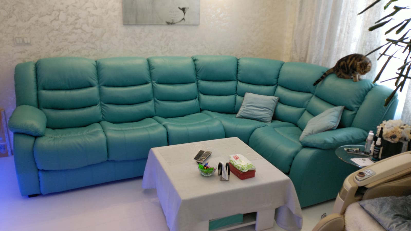 Перетяжка дивана на дому. Камешково