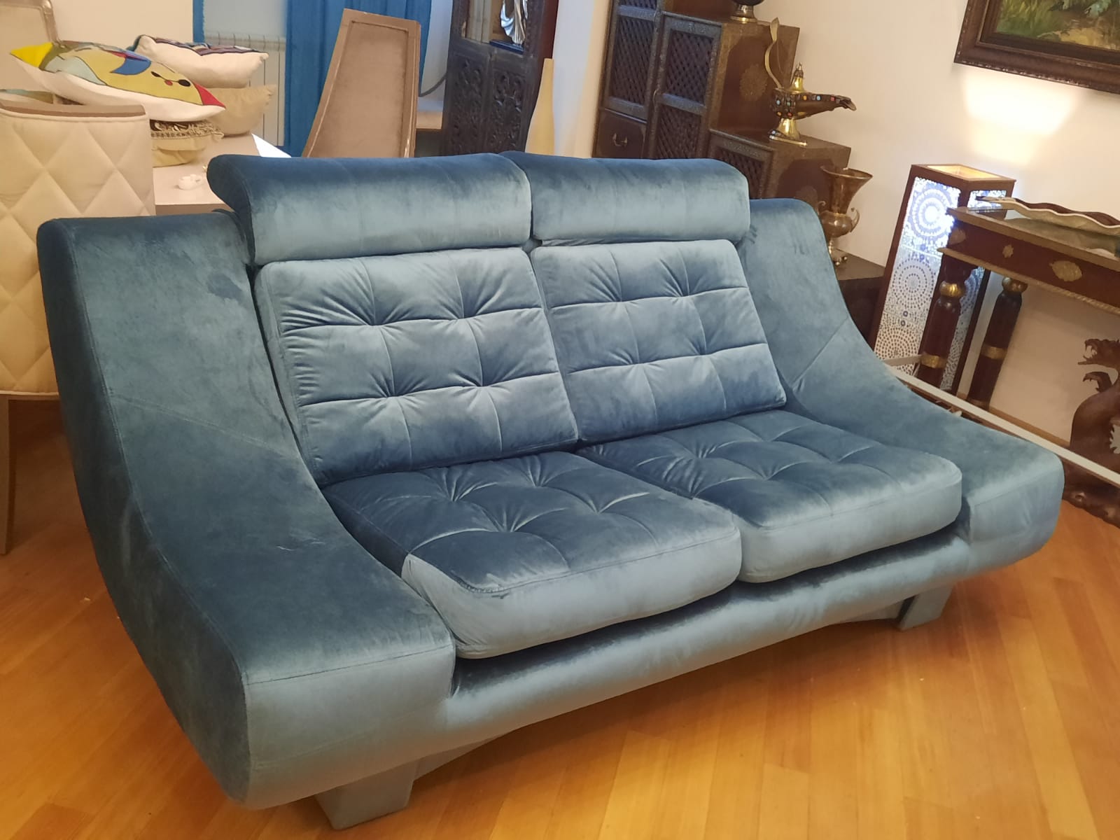 Обивка дивана на дому. Камешково